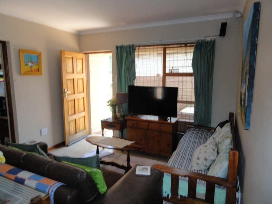 To Let 3 Bedroom Property for Rent in Kannoniers Park North West